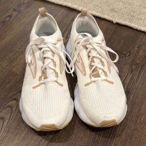 Women's Cream Athletic Shoes
Brooks Glycerin size 8